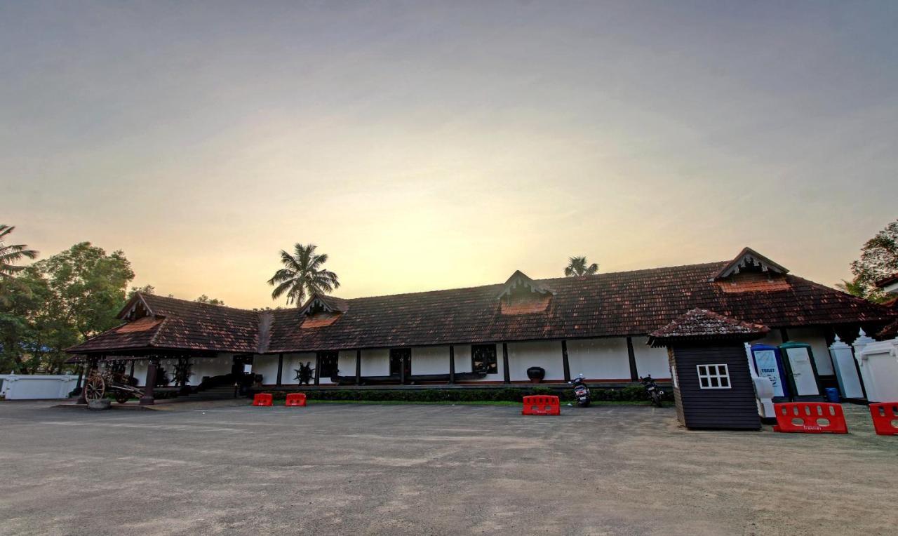 Treebo Premium Travancore Palace Cherthala Alappuzha Extérieur photo
