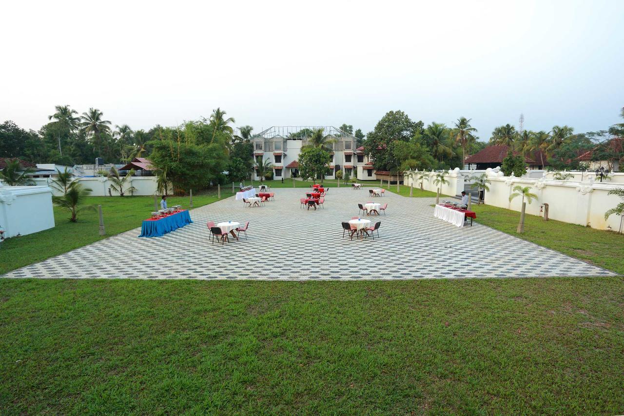Treebo Premium Travancore Palace Cherthala Alappuzha Extérieur photo