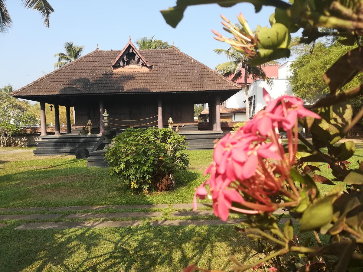 Treebo Premium Travancore Palace Cherthala Alappuzha Extérieur photo